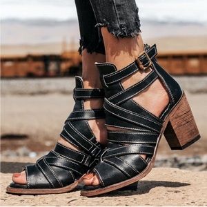 Freebird Claw Sandal